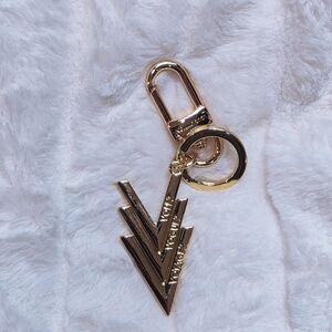 Chic Gold Chevron Key Holder